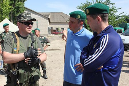 “True heroes do military service here!”, - Dynamo pro veterans meet frontier guards in Kherson region