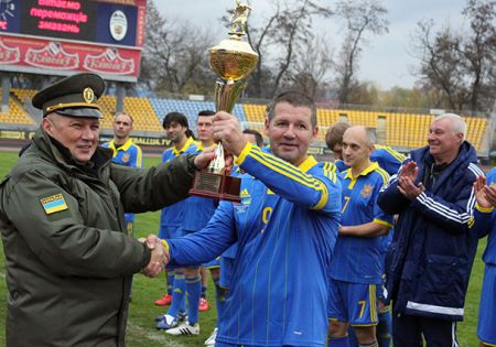 Dynamo veterans and frontiersmen play friendly