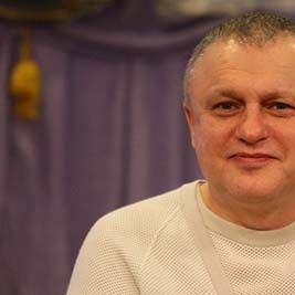 Ігор Суркіс вітає Вадима Євтушенка з ювілеєм