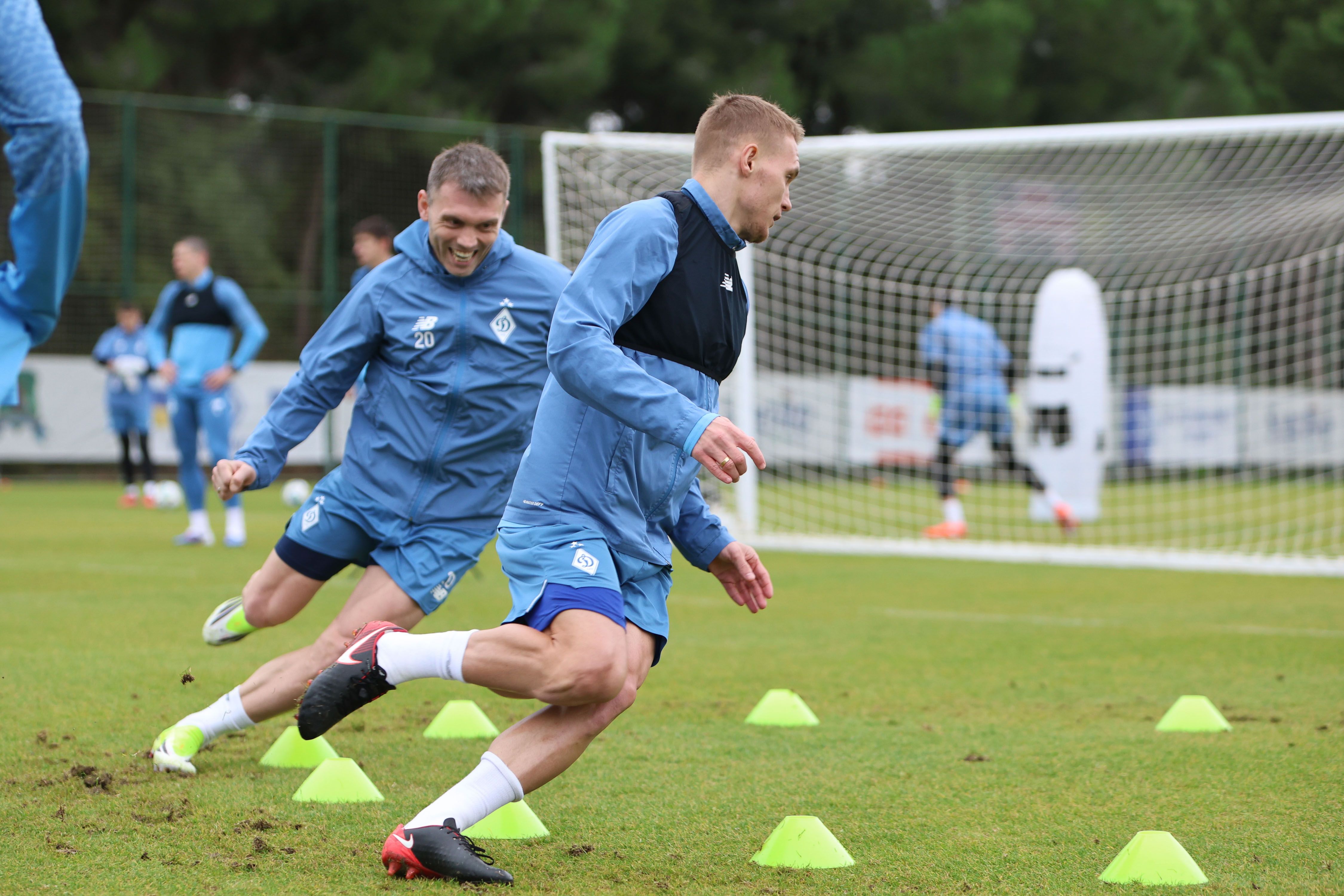 Зимові збори: змагальні вправи, завершення атак, тактична взаємодія та теорія