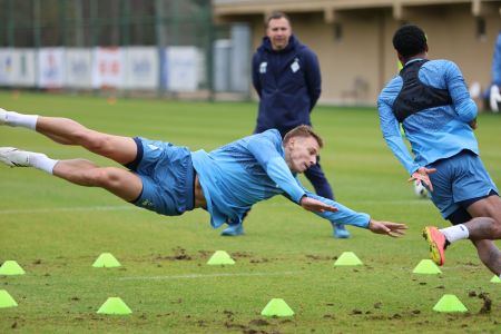 Зимові збори: змагальні вправи, завершення атак, тактична взаємодія та теорія