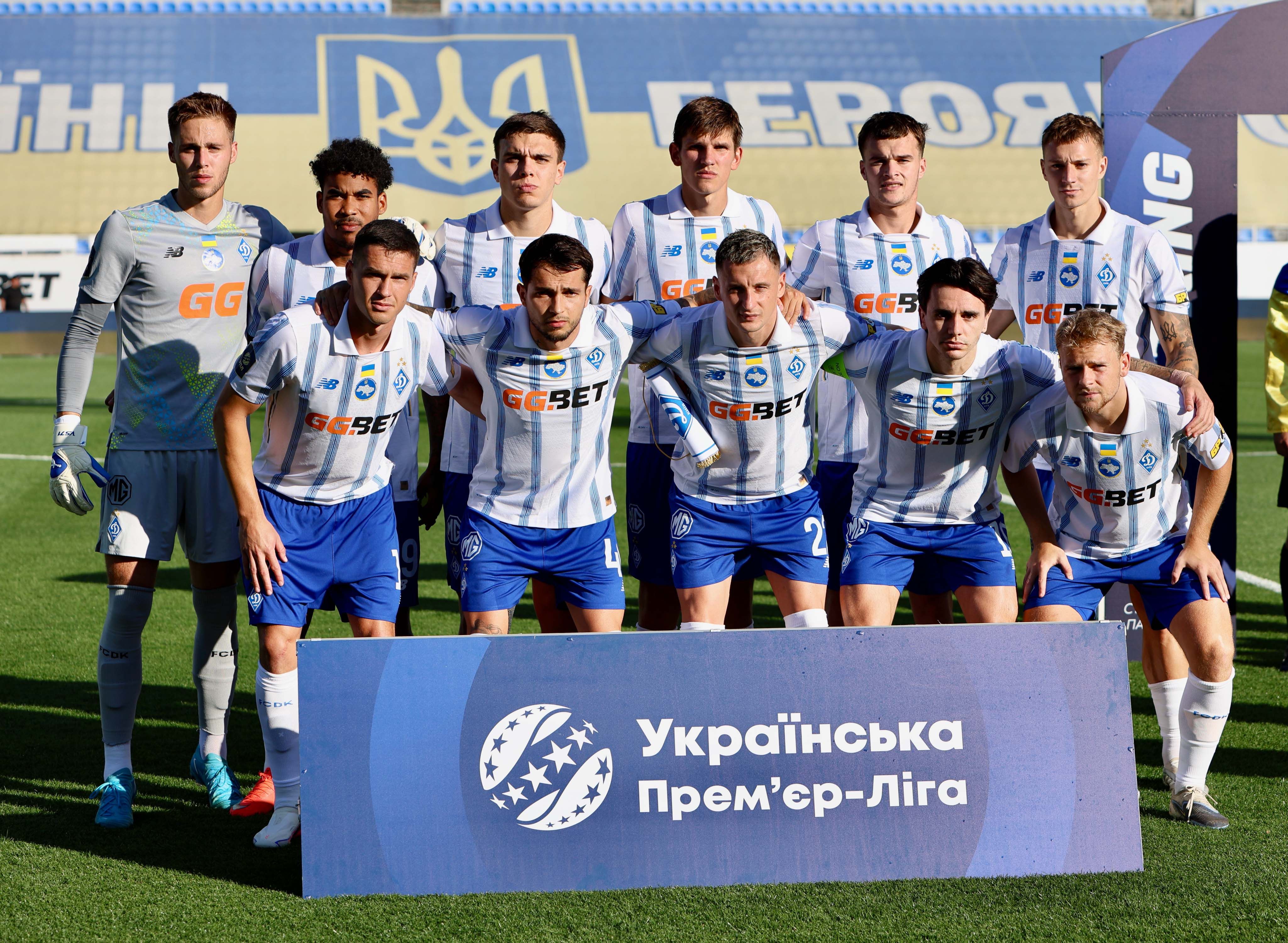 З ЛНЗ зіграємо в біло-синій формі