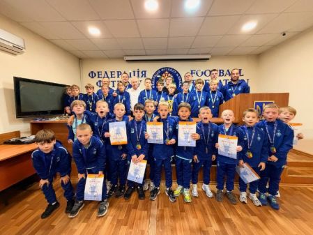 Юні динамівці отримали нагороди за підсумками чемпіонату Києва