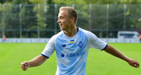 Anton Tsarenko makes his debut for Dynamo