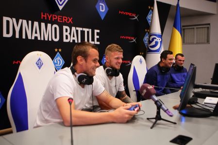 Dynamo Battle: Korzun and Koval play FIFA2017 against Dynamo e-sports performers