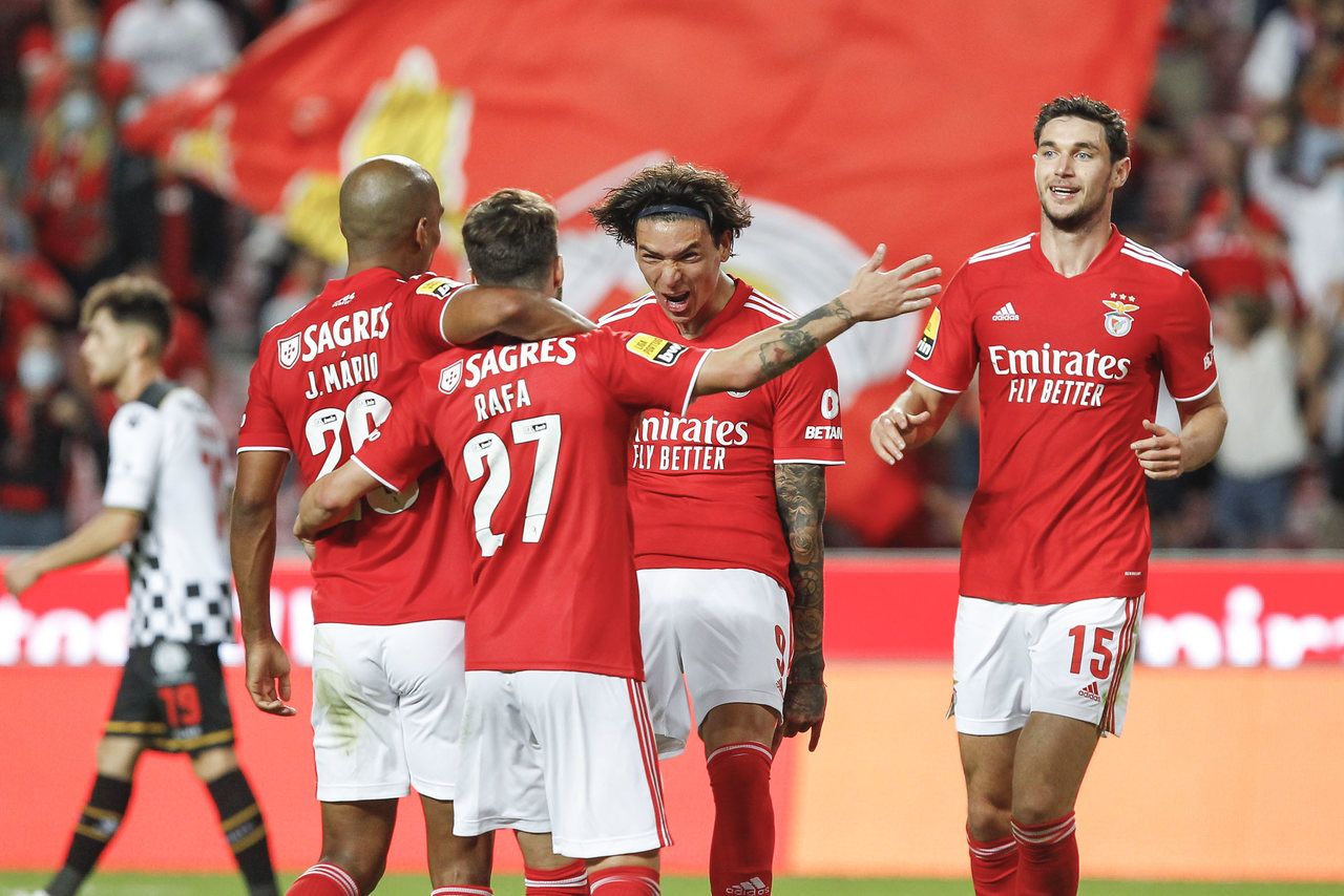 At opponents’ camp. Benfica win, Barcelona salvage a draw