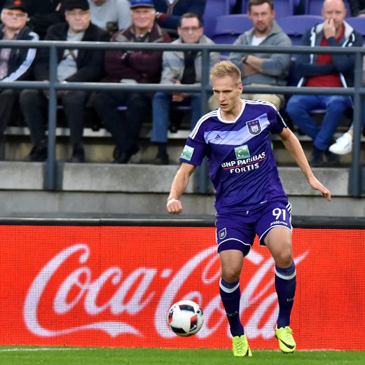 Anderlecht with Teodorczyk defeat Zulte Waregem and reach Pro League leaders
