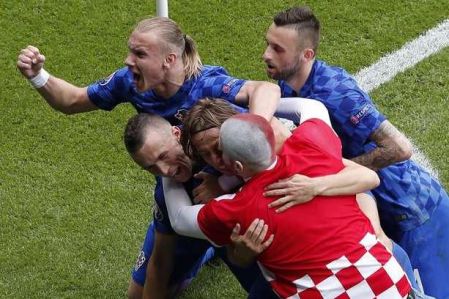 Croatia with Vida start Euro-2016 with victory