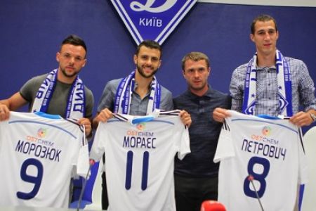 Dynamo newcomers present fans with their shirts