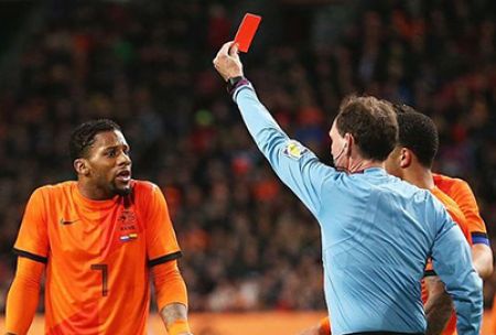 Червона картка завадила Ленсу зіграти повний матч за Голландію