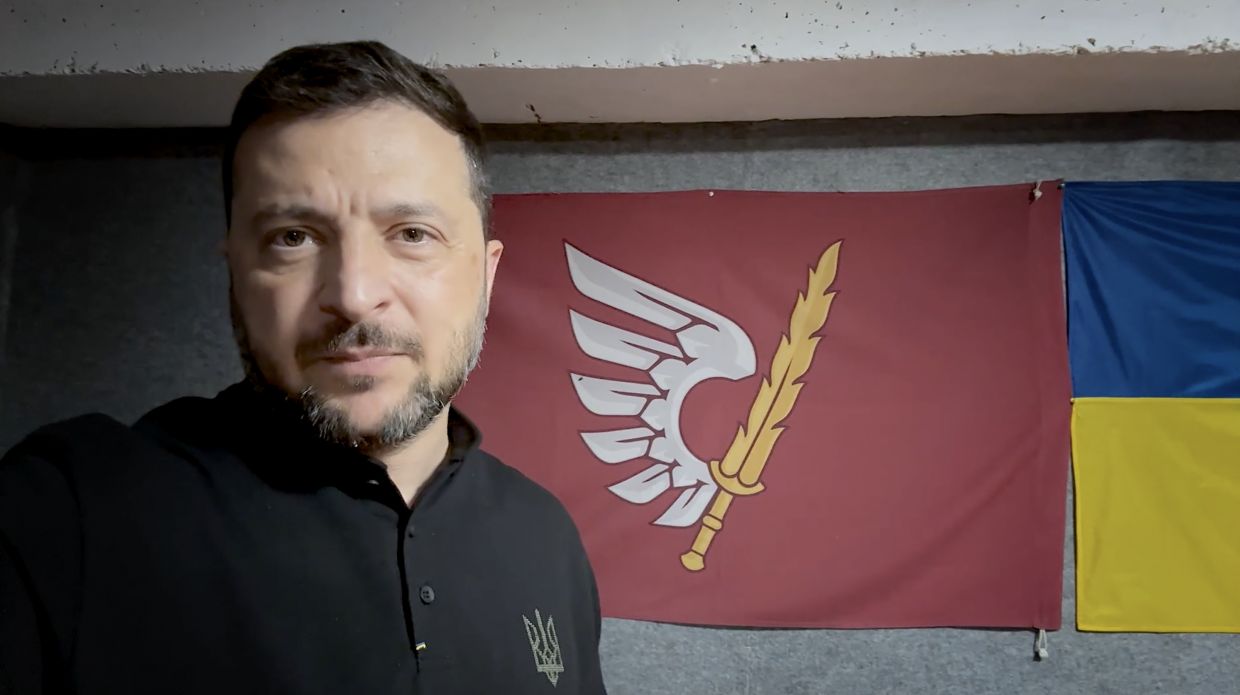 Здійснюємо зараз одну з наших контрнаступальних операцій на Донецькому напрямку – звернення Президента