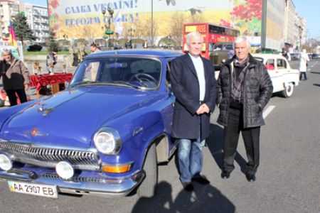 Andriy Biba and Volodymyr Muntian at retro cars festival