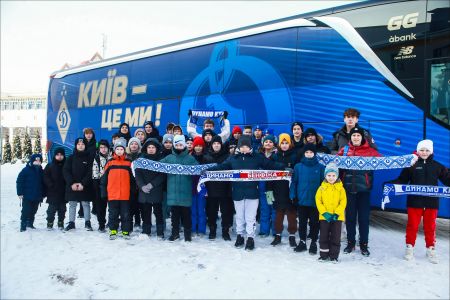Динамівський Санта: екскурсія, тренування та сюрпризи для учасників