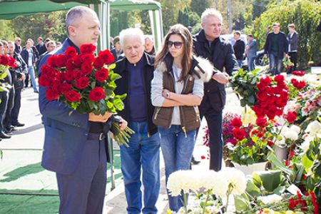 Ні! Ніколи не помирає той, чиє життя минуло як світлий промінь