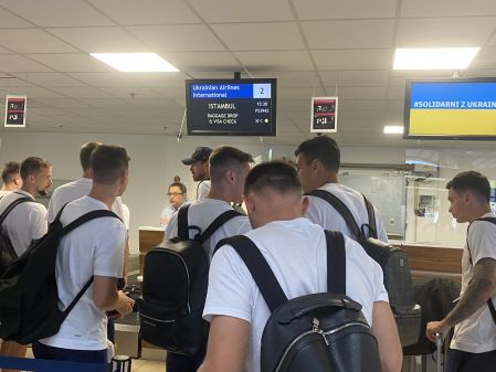 Dynamo leave for Istanbul