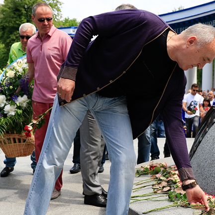 Flowers and tribute to Valeriy Lobanovskyi