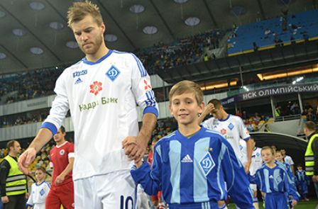 By the hand with idol at Dynamo match against Valencia!