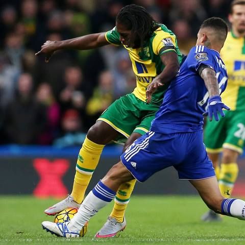 Norwich City with Mbokani lose against Chelsea