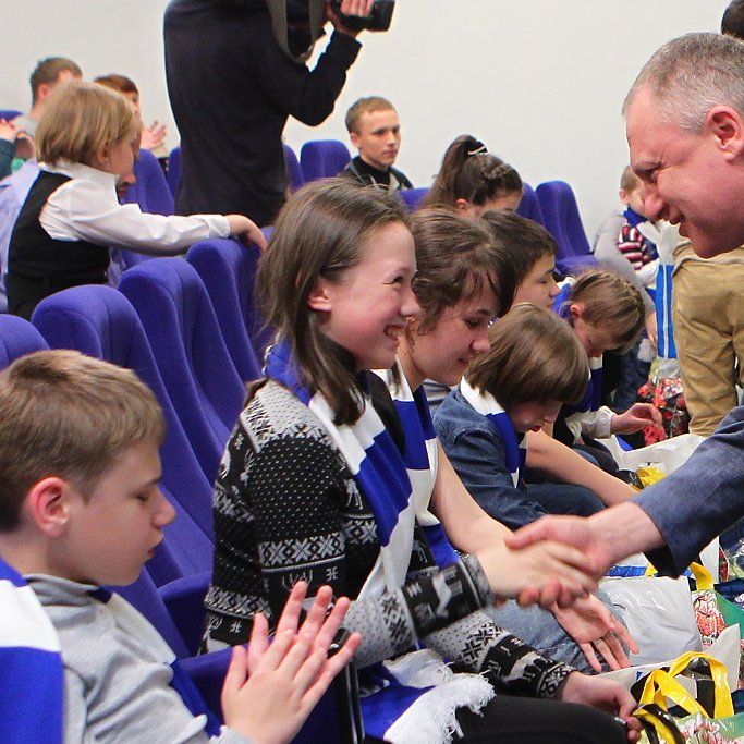 FC Dynamo Kyiv give Chornobyl children joy