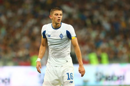 Vitaliy Mykolenko signs new contract with Dynamo