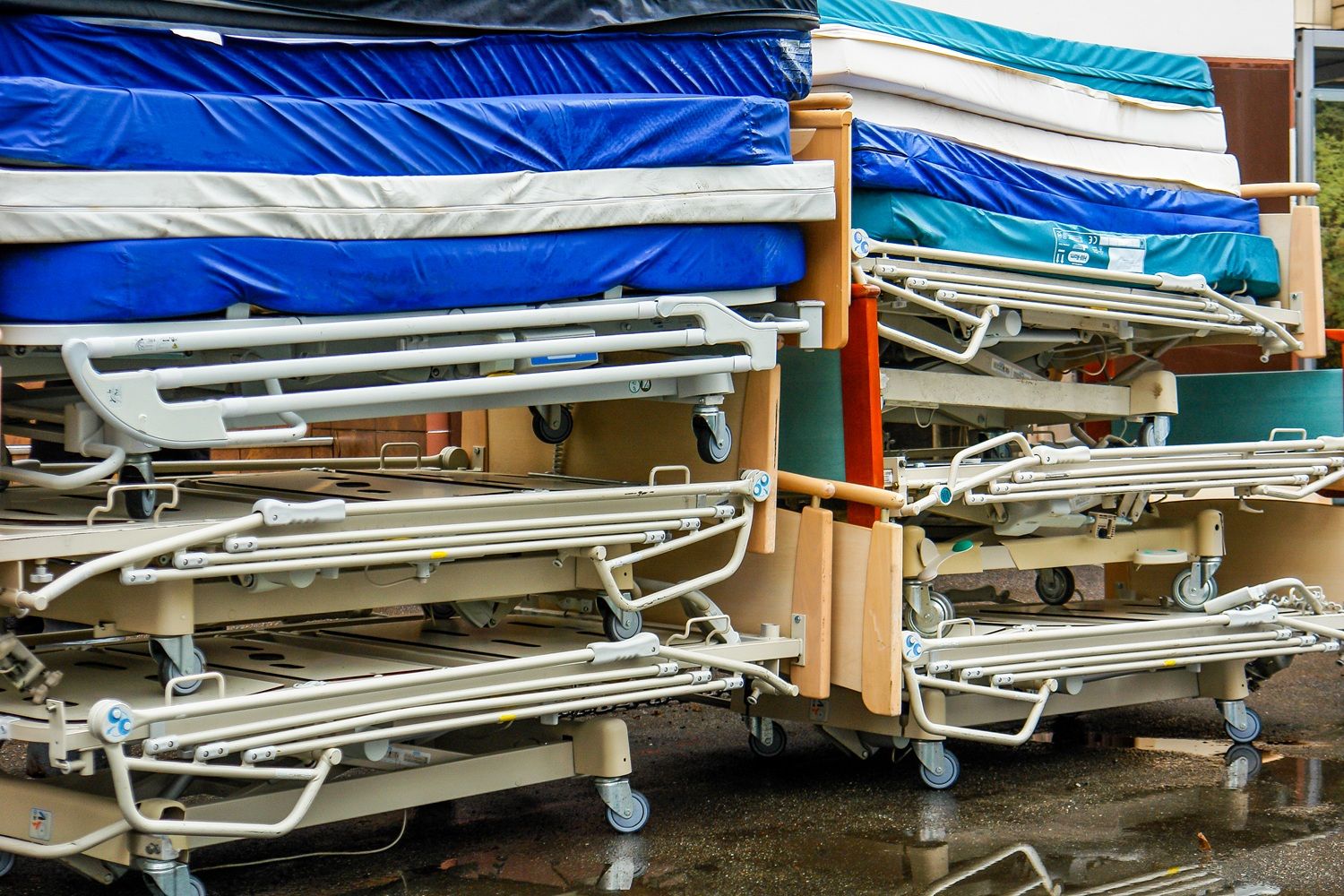 Медичні ліжка від ФК «Динамо» (Київ) та Фонду братів Суркіс для військового шпиталю