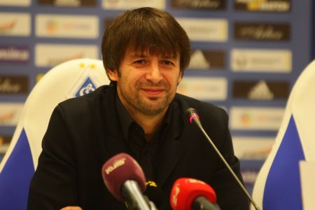 Olexandr SHOVKOVSKYI communicates with fans for about three hours