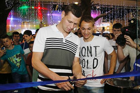 New FC Dynamo Kyiv fan-store at Dream Town shopping and recreation center! + VIDEO