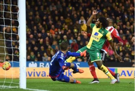 Norwich City with Mbokani defeat Southampton