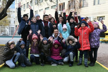 Fran SOL visits kids at Okhmadyt