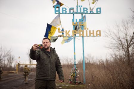 Ми вдячні всім бійцям, які виносять цю війну на собі – звернення Президента України з Авдіївки