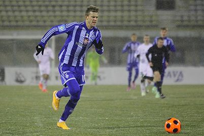 Andriy YARMOLENKO leaves Leonenko behind