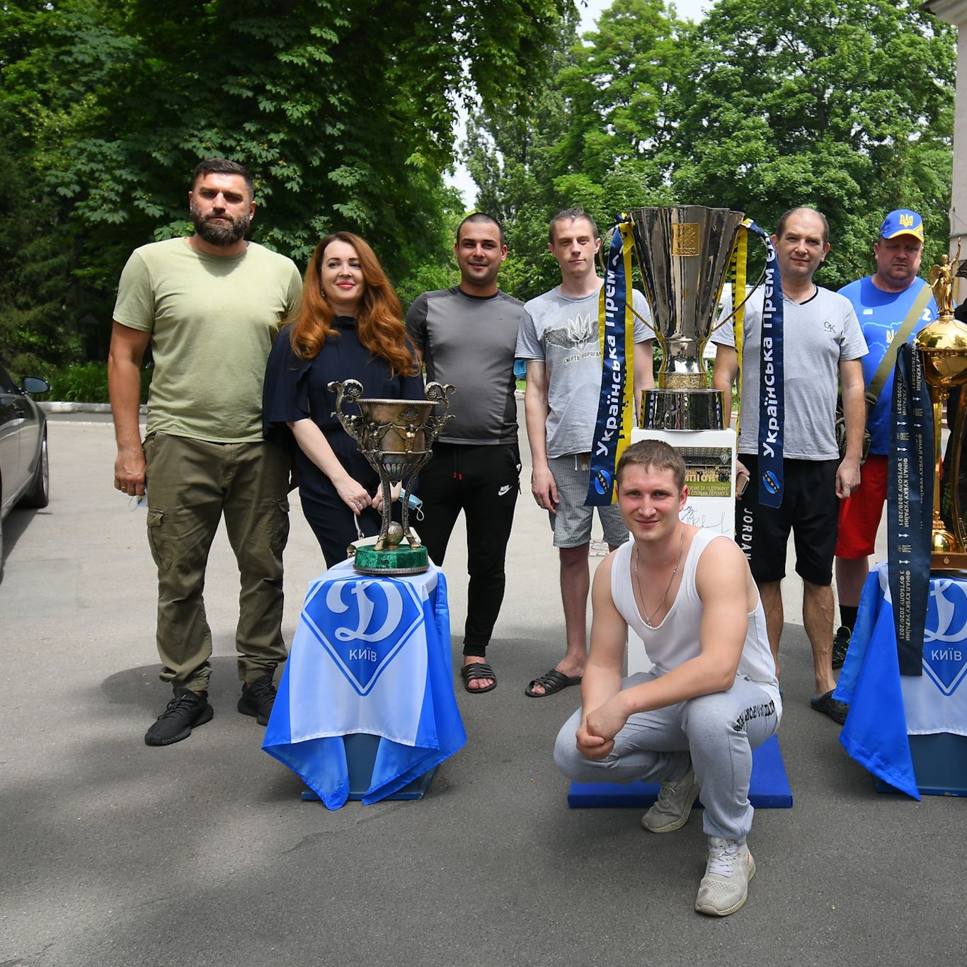 У гості до друзів – із подарунками. Динамівські трофеї побували у військовому шпиталі