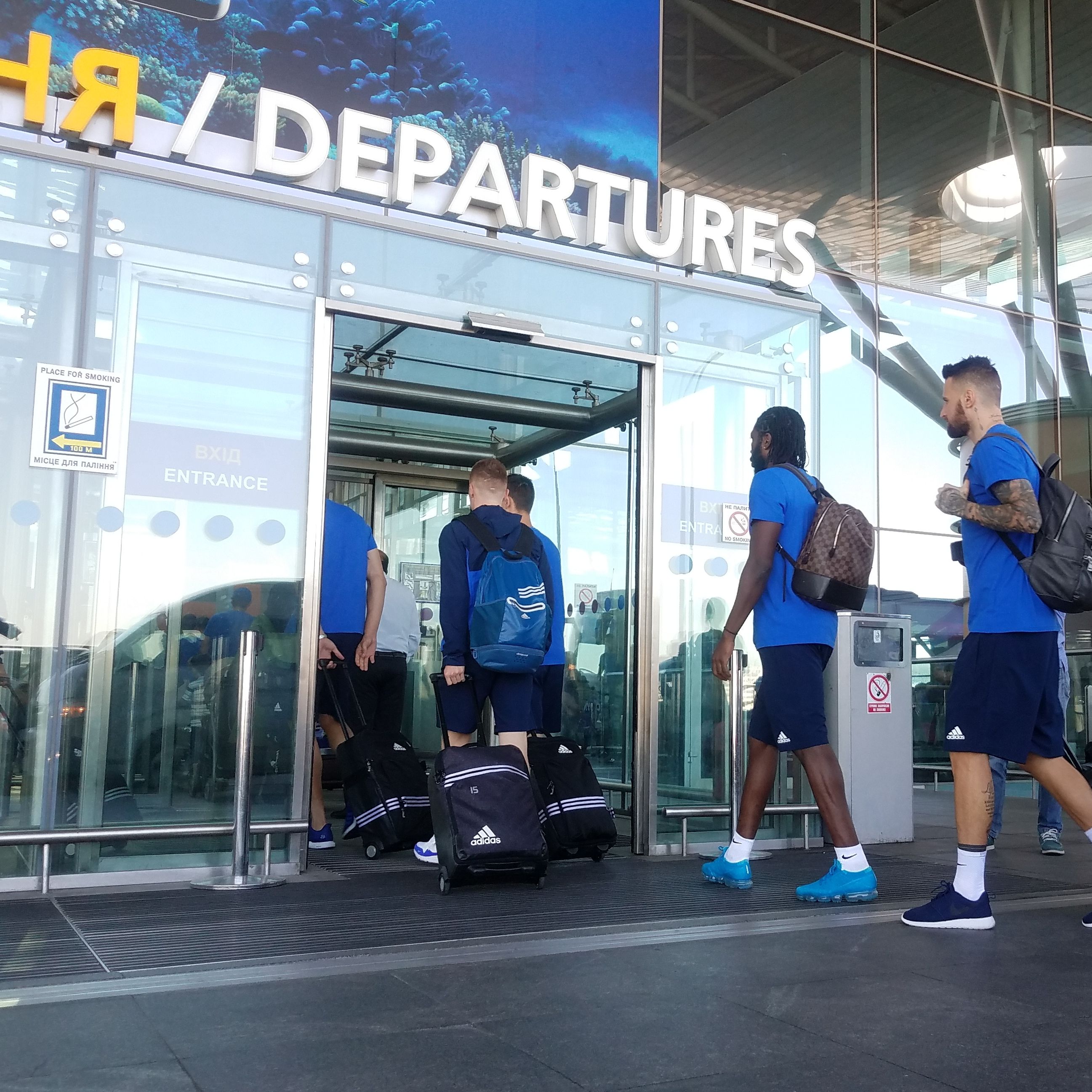 Dynamo leave for Bern