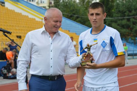 У «Динамо» U17 Максима ДЯЧУКА відзначено індивідуальною нагородою