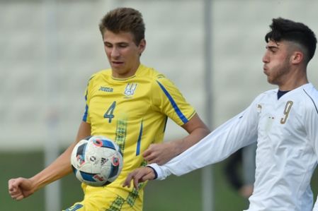 Ukraine U-16 with Dynamo players face Italy