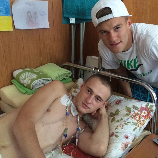 Yarmolenko and Bezus support Ukrainian soldiers