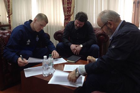 Mykyta BURDA signs new contract with Dynamo