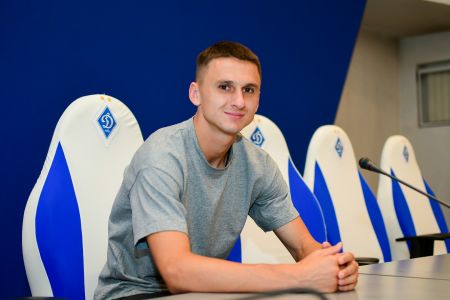 Denys Antiukh signs contract with Dynamo