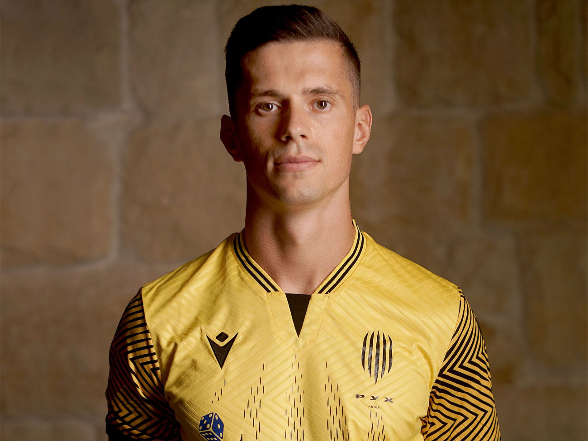 Volodymyr Kostevych to feature for Rukh on loan