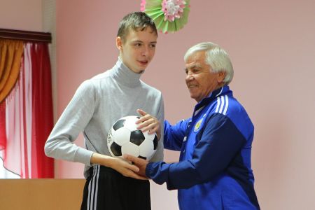 Presents for boarding school from Volodymyr MUNTIAN