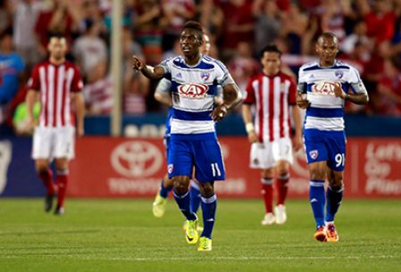 Dallas with Escobar defeat Chivas