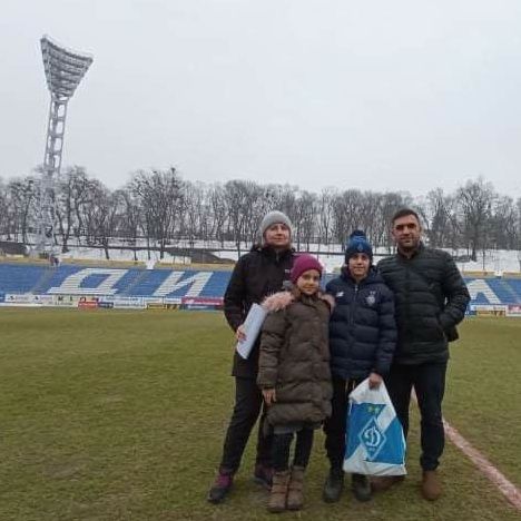 Поранений у Тернополі юний вболівальник завітав у гості до клубного офісу “Динамо”