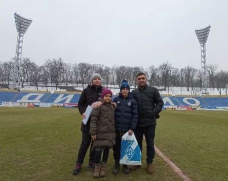 Поранений у Тернополі юний вболівальник завітав у гості до клубного офісу “Динамо”