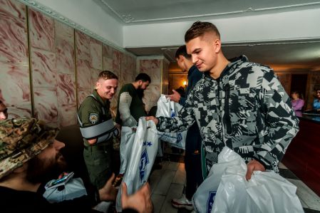 Dynamo players visit wounded defenders of Ukraine