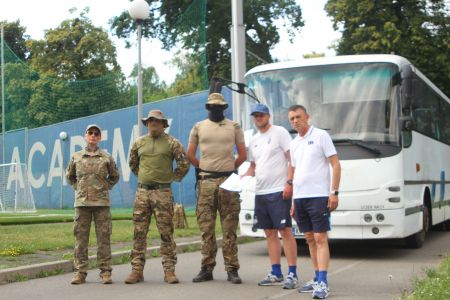 ДЮФШ «Динамо» та «Динамік» передали автобус на потреби ЗСУ