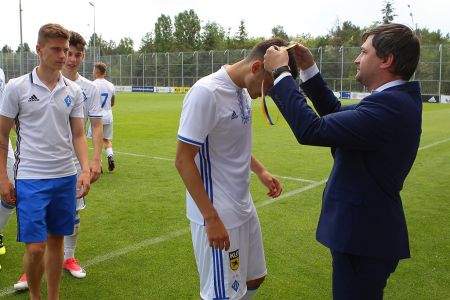 Dynamo U-21 awarded with golden medals and cup