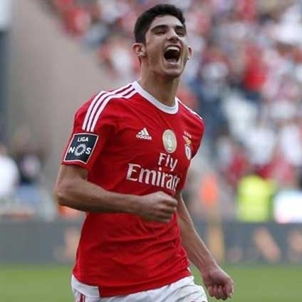 Benfica defeat Pacos and remain Portuguese league leaders