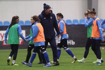 Женская команда «Динамо» продолжает тренировки