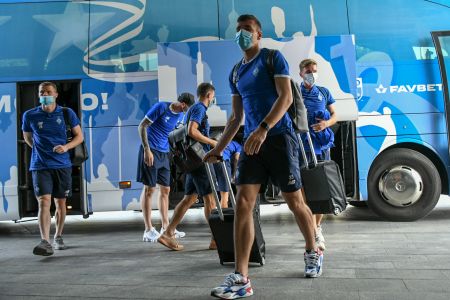 Dynamo arrive in Kharkiv