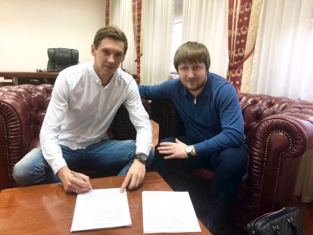 Denys HARMASH signs new contract with Dynamo